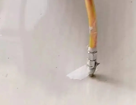 新宁瓷砖空鼓维修公司专业解答在瓷砖铺贴过程中，如果使用的砂料过粗（如全部使用了粗砂），可能会导致以下问题